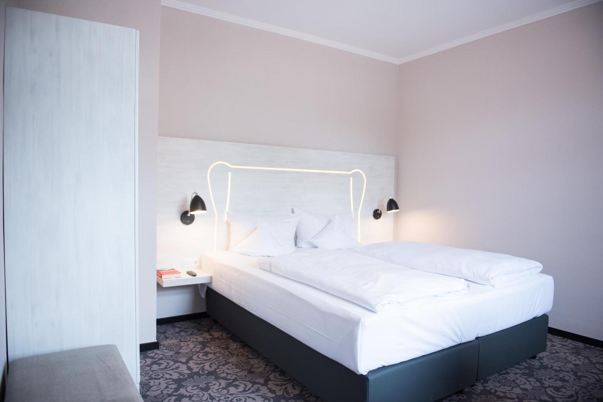 Parkhotel Schillerhain Kirchheimbolanden Bilik gambar